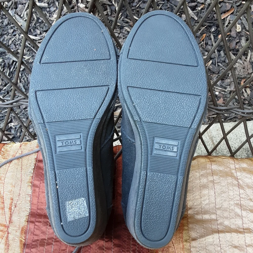 Toms Gray Lace Up Wedge Heel Bootie Size 6.